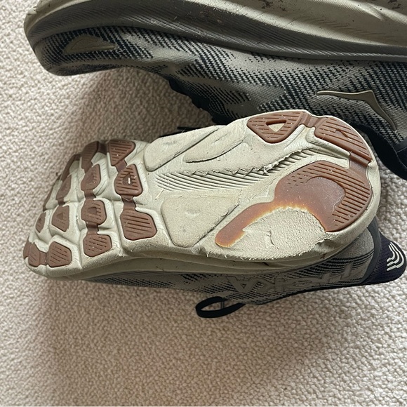 Men’s Hoka shoes - Picture 3 of 4
